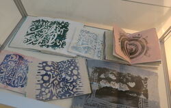 Lithografiekunst nimmt bei Ulrike Franz gerne auch die Form von Büchern an.