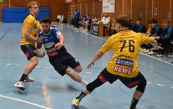 Felix Zeiler (mit Ball) vom VfL Pfullingen konnte in der Pause am Zusammenspiel mit seinen Mitstreitern feilen.