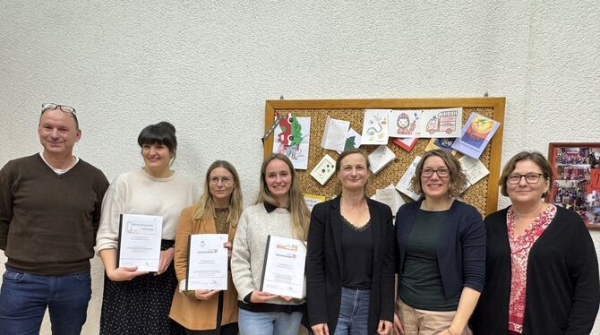 Sie präsentierten den Trochtelfinger Schulentwicklungsplan: Karin Doberer (von rechts), Bürgermeisterin Katja Fischer, Almut von Sie präsentierten den Trochtelfinger Schulentwicklungsplan: Karin Doberer (von rechts), Bürgermeisterin Katja Fischer, Almut von