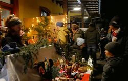 Rund um und vor dem Honauer Bahnhof gab es am Wochenende ein reichthaltiges Sortimen an Speisen und Geschenken.