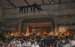 120 Musikerinnen und Musiker boten dem begeisterten Publikum ein großartiges Jahresabschlusskonzert