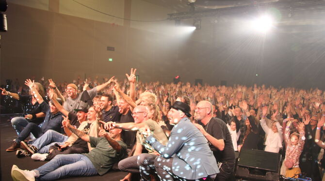 Dettingen Konzert TEB Allstars Geschafft: Die umjubelten TEB Allstars am Ende des Benefizkonzerts am Samstag.
