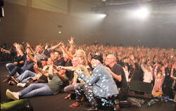 Geschafft: Die umjubelten TEB Allstars am Ende des Benefizkonzerts am Samstag.