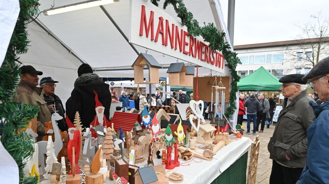 Weihnachtsmarkt Rommelsbach Männer im Unruhestand haben gebastelt für den Rommelsbacher Weihnachtsmarkt