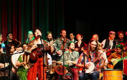 Mehr als 70 Musikerinnen und Musiker auf der Bühne: Das TüFolk-Festival.