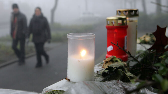 Eine Tat, die nicht nur Trauer, sondern auch viele Fragen hinterlässt.