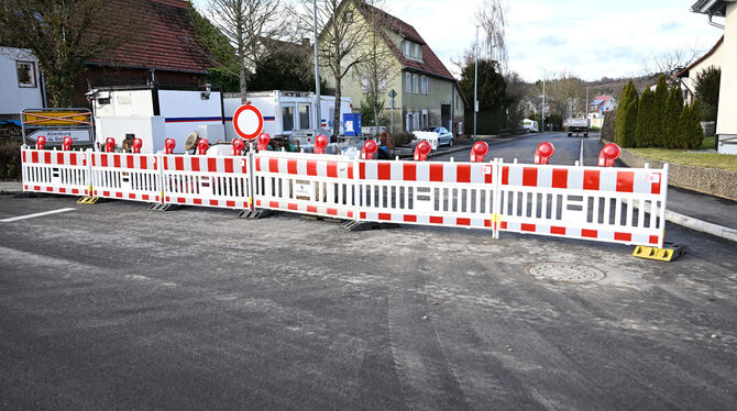 Großbaustelle Oferdingen Freigabe verschoben: Die Oferdinger Ortsdurchfahrt bleibt weiterhin eine Baustelle.