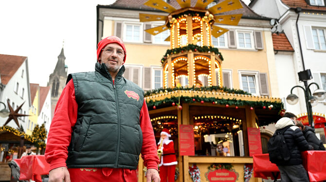 Glühweinpyramiden-Besitzer Hermann Zimmermann fürchtet um seine Existenz.