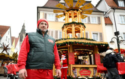 Glühweinpyramiden-Besitzer Hermann Zimmermann fürchtet um seine Existenz.