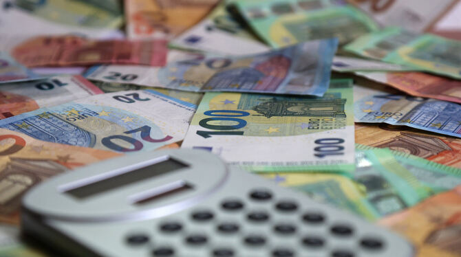 lby, bay, Regierung, Finanzen, Haushalt Der Haushalt kann durch Rücklagen aus besseren Jahren ausgeglichen werden.