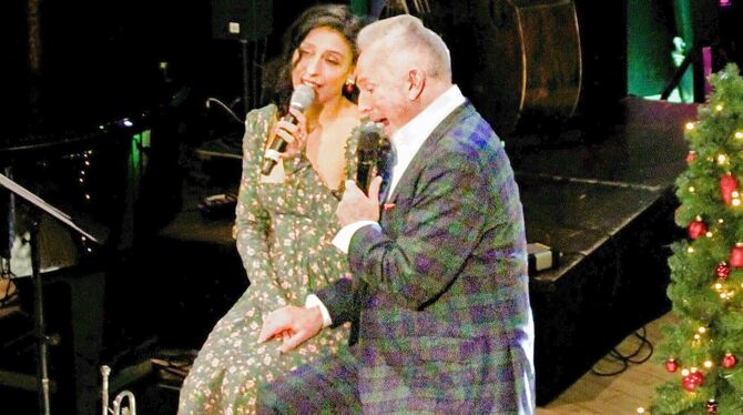 Kevin Tarte und Mercedesz Csampai interpretierten gefühlvolle Duette.