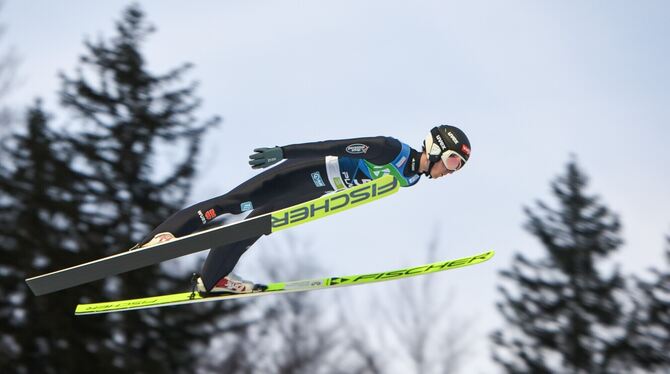 Springt beim Continental Cup in Ruka 128 und 123 Meter weit: Ben Bayer vom VfL Pfullingen. FOTO: VEREIN