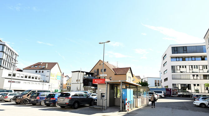 Obere Wässere letzter Bauabschnitt Im Stadtquartier Obere Wässere steht der letzte Bauabschnitt an. Die Gebäude in der Albstraße 4 bis 10 werden abgerissen.