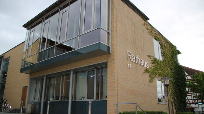 Riederich Rathaus Sanierung Nach gerade mal 24 Jahren sind beim Riedericher Rathaus Sanierungsarbeiten dringend notwendig, die Summe ist einigen Gemeinderät