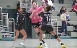 Die Tore der wurfgewaltigen Rückraumspielerin Gabriela Bitolo (Mitte) braucht die TuS Metzingen im Spiel gegen Oldenburg, um wi