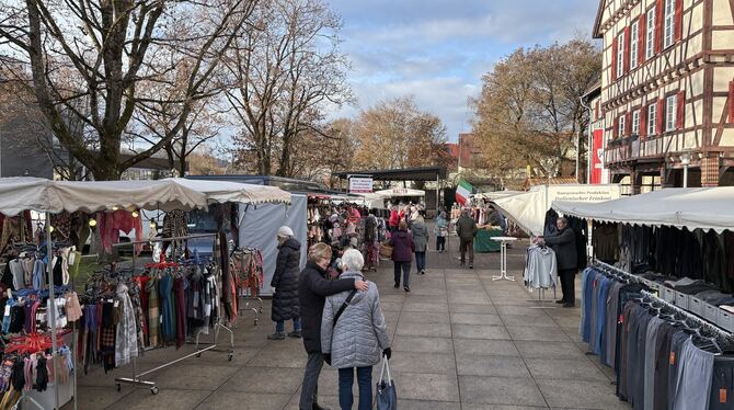 Schöne Atmosphäre, wenig Besucher: Der Christkindlesmarkt in Münsingen lockte am Samstag nur wenig Leute.