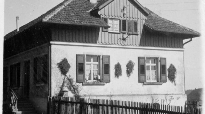 1937 -  Haus mit Holzverkleidung: Wo wurde das Foto aufgenommen?
