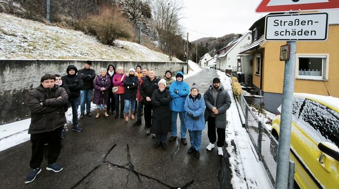 Die Anwohner der Straße »Hartberg« im Bad Uracher Ortsteil Seeburg sind sauer. Sie sehen nicht ein, dass die Stadt die Straße au