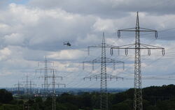 Vom Helikopter aus und mit Infrarot-Thermografie wird das Amprion-Leitungsnetz demnächst auf Schäden untersucht.  FOTO: AMPRION