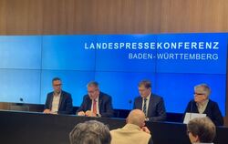 Thomas Bürkle (zweiter von links) und Oliver Barta (zweiter von rechts) äußerten sich auf der Landespressekonferenz im Stuttgart