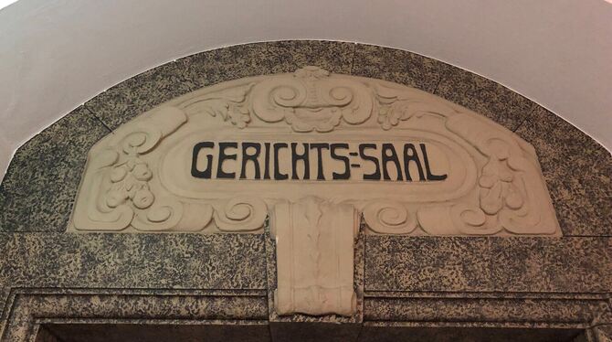 Eingang zum Sitzungssaal 1 des Reutlinger Amtsgerichts in der Gartenstraße.