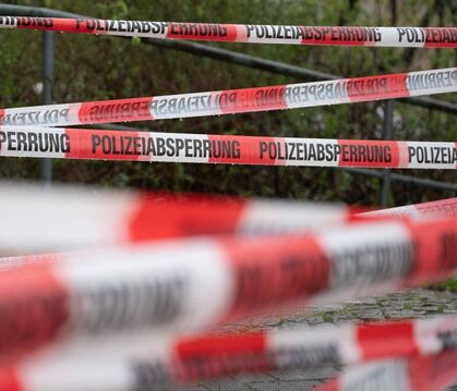 Die Tat war brutal: Ein 21-Jähriger schlug und würgte seine damalige Freundin im Juni 2023 in deren Mössinger Wohnung so heftig,