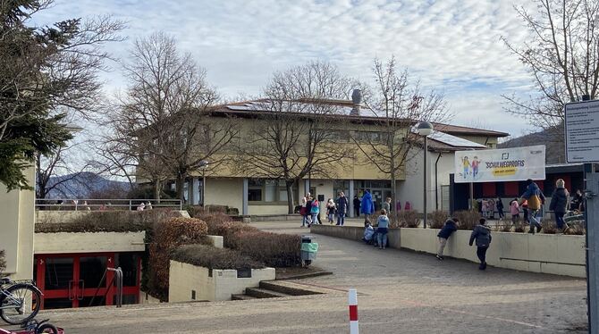 Ein Sanierungsfall: die Bästenhardtschule. Wegen überhöhter Schadstoffwerte musste die Stadt den benachbarten Altbau aus den 196