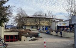 Ein Sanierungsfall: die Bästenhardtschule. Wegen überhöhter Schadstoffwerte musste die Stadt den benachbarten Altbau aus den 196