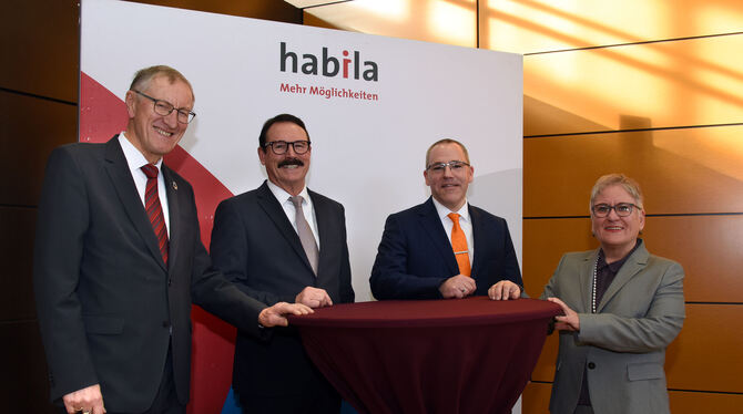 Stabwechsel bei der Habila GmbH: Nach 18 Jahren als Geschäftsführer wurde Joachim Kiefer (Zweiter von links) verabschiedet. Rech