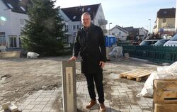 Aus dem neuen Trinkwasserbrunnen sprudelt zwar kein Geld und auch noch kein Wasser, aber er ist ein Hinweis auf die Sanierung de