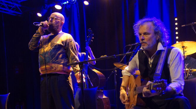 Dreiviertelblut Sänger Sebastian Horn (links) und Gerd Baumann von Dreiviertelblut begeisterten im franz.K.