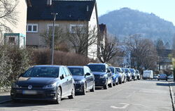 An den jeweiligen Rändern von bewirtschafteten Zonen wächst der Parkdruck (hier Mozartstraße).