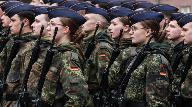 KINA, Bundeswehr, Verteidigung, Militär Blick auf Soldaten während der Veranstaltung.