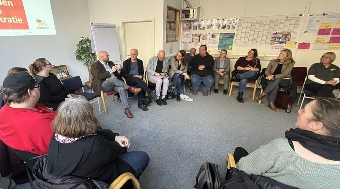 Am Mittwoch trafen sich Kandidatinnen und Kandidaten für die Landtagswahl am 8. März mit Arbeitslosen bei dem sozialen Beschäfti