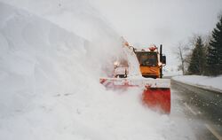 Unimog im Einsatz, Ende der 1980er-Jahre.  FOTO: STRASSENMEISTEREI