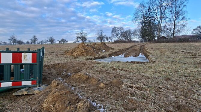 Freizeitgelände Bongertwasen Metzingen Im Freizeitgelände Bongertwasen vor den Toren Metzingens wird das Ganzjahresbad gebaut. Rechts hinten das Ferientagheim, das daf