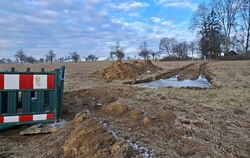Im Freizeitgelände Bongertwasen vor den Toren Metzingens wird das Ganzjahresbad gebaut. Rechts hinten das Ferientagheim, das daf
