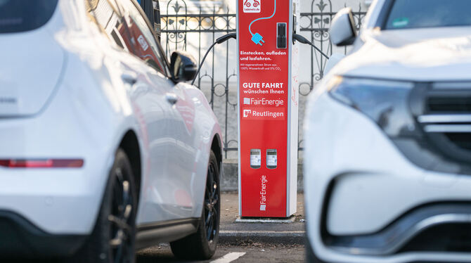 Ladesäule Friedrichsplatz Reutlingen Fair-Energie Stromtankstelle Die meisten Ladesäulen in Reutlingen bieten nur lahme 22 kW.