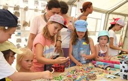 Beim Stadtfest und Markt der vielen Möglichkeiten konnten alle Kinder ihr verdientes Geld auf den Kopf hauen. Alles, was es zu k