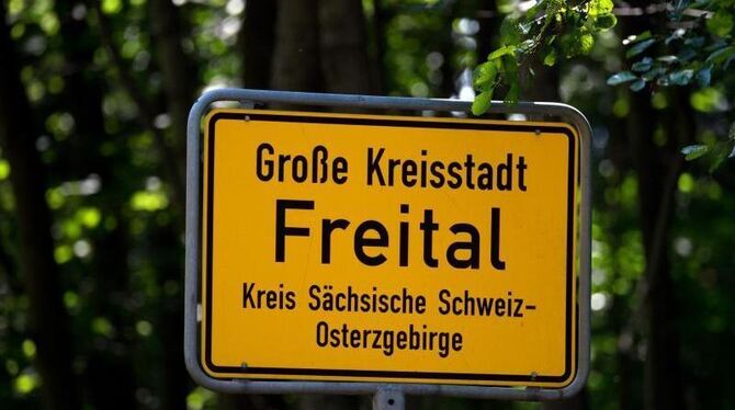 Das Ortseingangsschild der Großen Kreisstadt »Freital« in Sachsen. Foto: Arno Burgi Das Ortseingangsschild der Großen Kreisstadt »Freital« in Sachsen. Foto: Arno Burgi